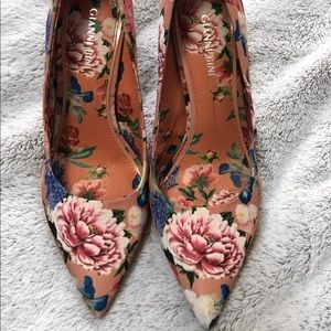 Floral pump